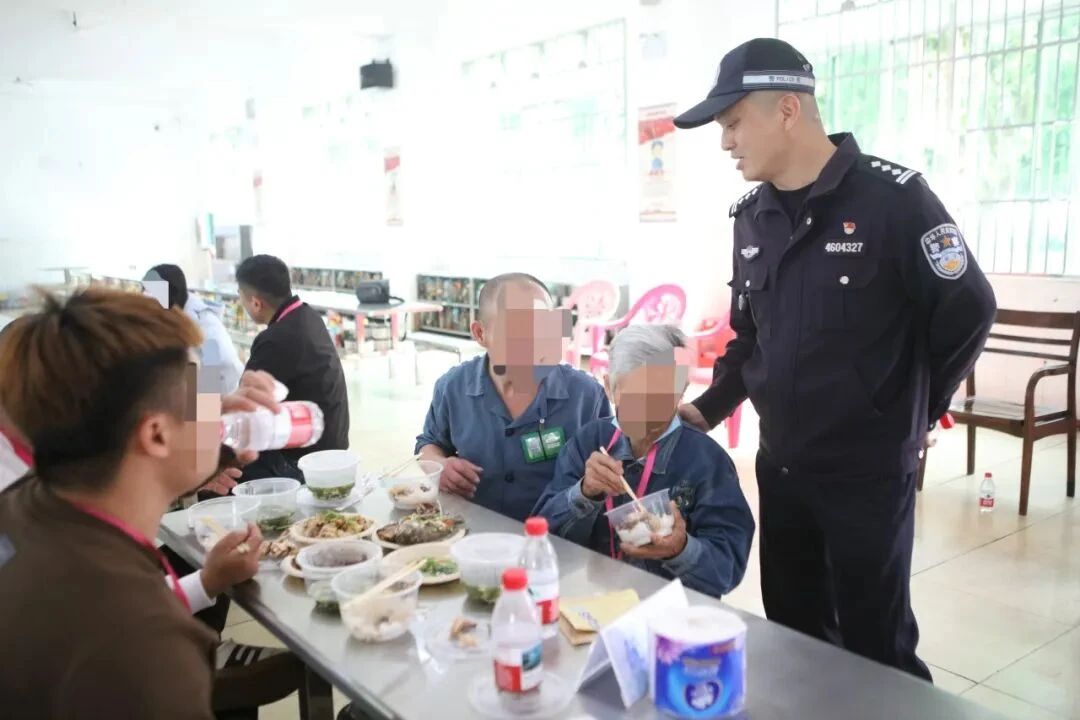 图片[17]-相逢释念 餐聚向善——海南省美兰监狱举行面对面会见及亲情会餐活动-家书速递|在线寄信|网上寄信|寄信软件|监狱寄信|看守所寄信