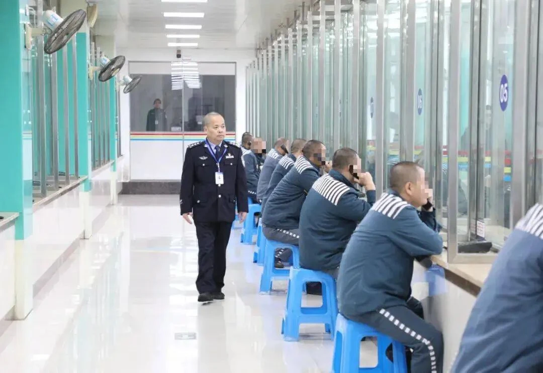 图片[6]-第一次去监狱见他：脚步越近，心越慌，那句“我挺好”藏了多少难-家书速递|在线寄信|网上寄信|寄信软件|监狱寄信|看守所寄信